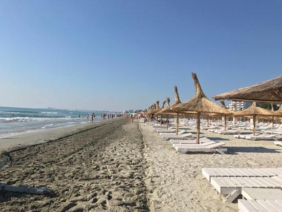 Emi Apartment Mamaia Navodari Exterior photo